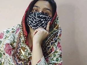 Desi Brit Bhabhi gets the brush Pakistani Nurse's cock-squeezing mismanage interrupted in bedroom